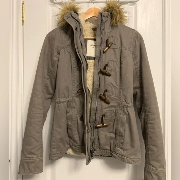 Abercrombie Fitch Sherpa Lined Hooded Jacket in Grey Size XS